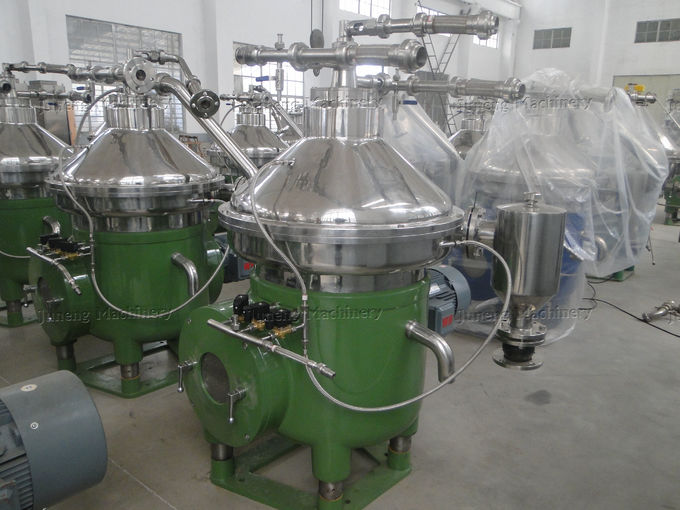 A máquina virgem do centrifugador do óleo de coco do uso da fábrica contínua opera o separador de óleo do disco